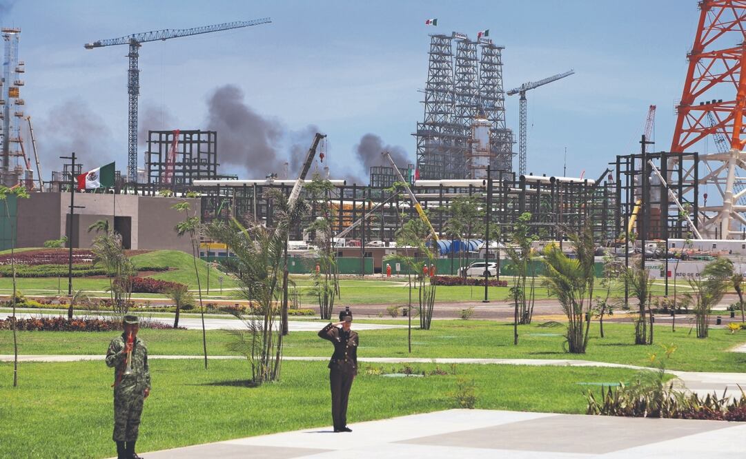 El grupo de La Hormiga no sólo corrompió a los marinos para saquear combustible y otros productos de las instalaciones de Pemex, también lo hizo con la Guardia Nacional y la Sedena. ARCHIVO EL UNIVERSAL