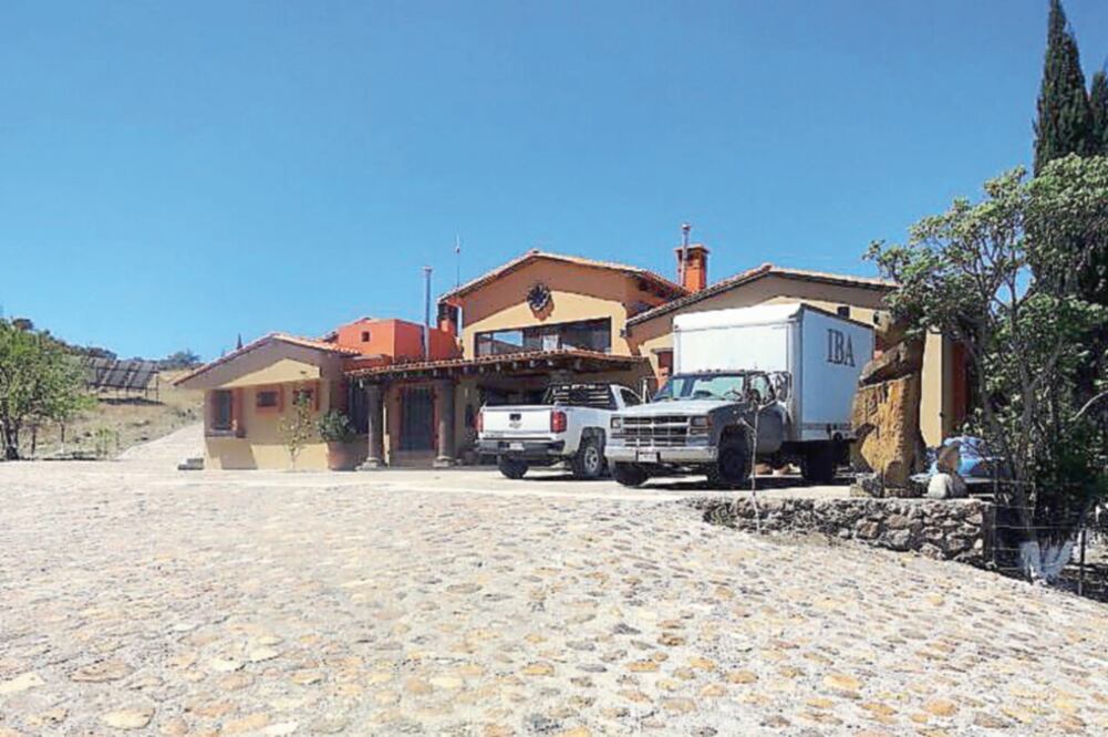 Ayer se llevaron a cabo cateos y aseguramientos de inmuebles pertenecientes a empresarios vinculados con el ex gobernador (FOTOS: CORTESÍA)