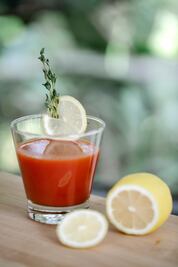 Entérate de qué está hecho el Clamato