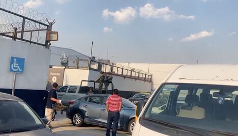 Trasladan a Facundo Rosas al Hangar de la Fiscalía en el AICM