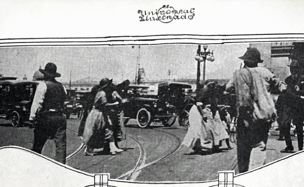 Según mencionó EL UNIVERSAL ILUSTRADO, “el peatón es uno de los que más deben respetar las indicaciones del semáforo, para bien de ellos mismos”. La creciente demanda vehicular obligó a peatones a ser más cuidadosos en las vialidades capitalinas, a fin de evitar atropellamientos y accidentes. Foto: Hemeroteca EL UNIVERSAL.