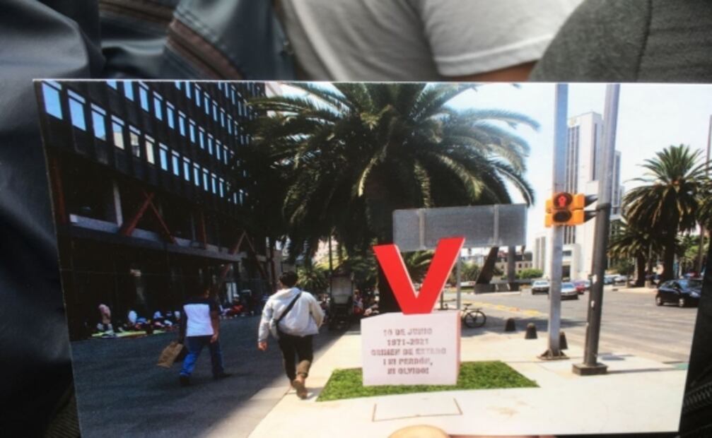 Colocan antimonumento por víctimas del "Halconazo" en Avenida Juárez
