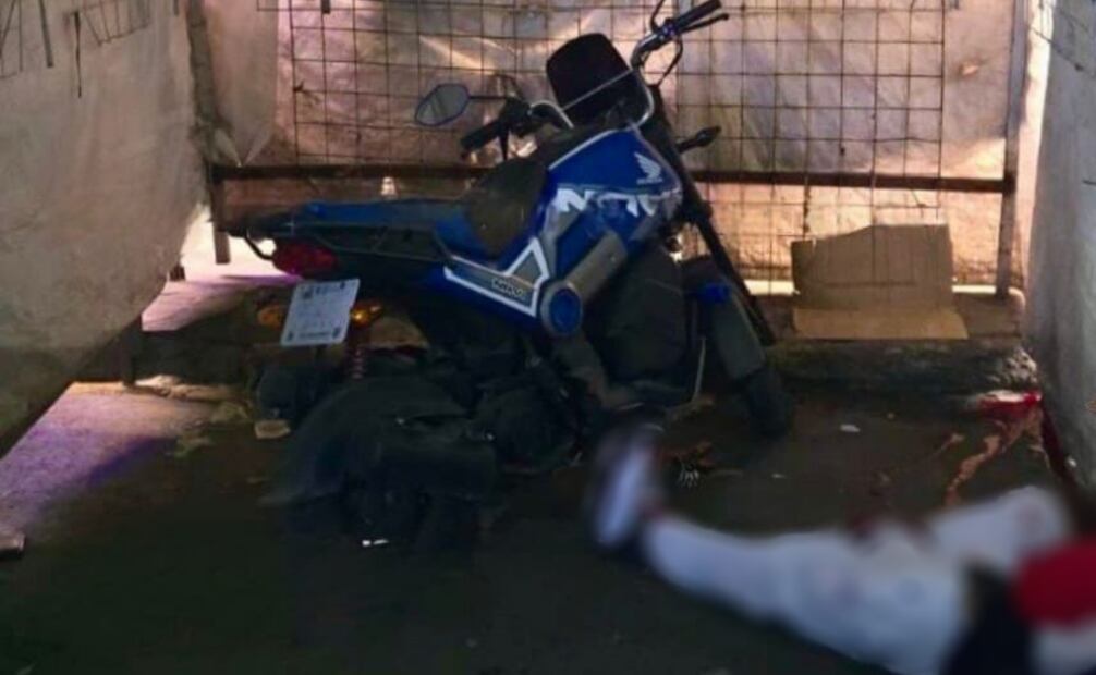 El sujeto acababa de cerrar su negocio cuando recibió el impacto de bala. Foto: Especial.