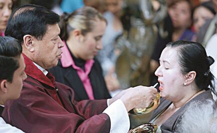 Arquidiócesis: por influenza, dar la paz en misa es opcional