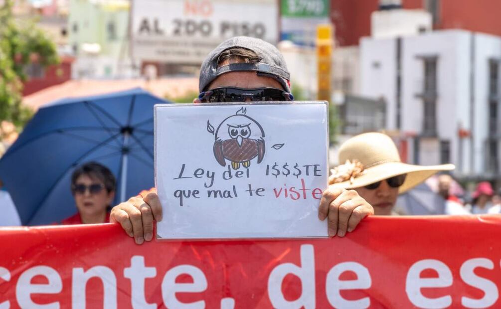 Docentes marchan en Zacatecas contra la Ley del ISSSTE (15/05/2025). Foto: Diana Valdez / EL UNIVERSAL