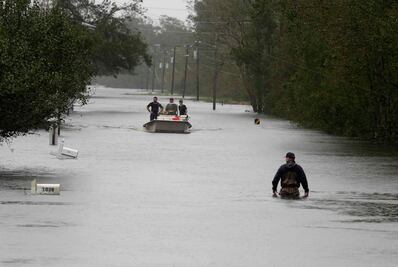 Florence se debilita a depresión tropical, pero aún se esperan lluvias “épicas”