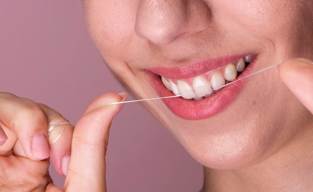 Esta técnica sugiere que el hilo dental puede retirar las uñas postizas sin dañar las naturales. Foto: Freepik