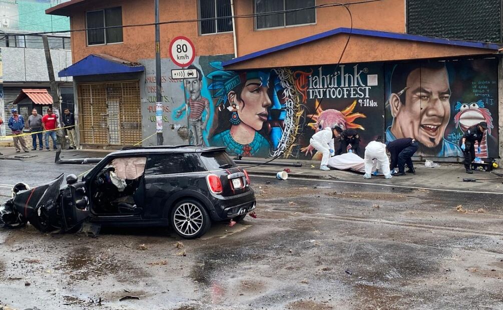 Muere joven al chocar su Minicooper en Iztapalapa; conducía a exceso de velocidad y alcoholizado. Foto: Valente Rosas