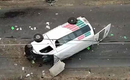 Mueren dos por volcadura de combi en Nicolás Romero