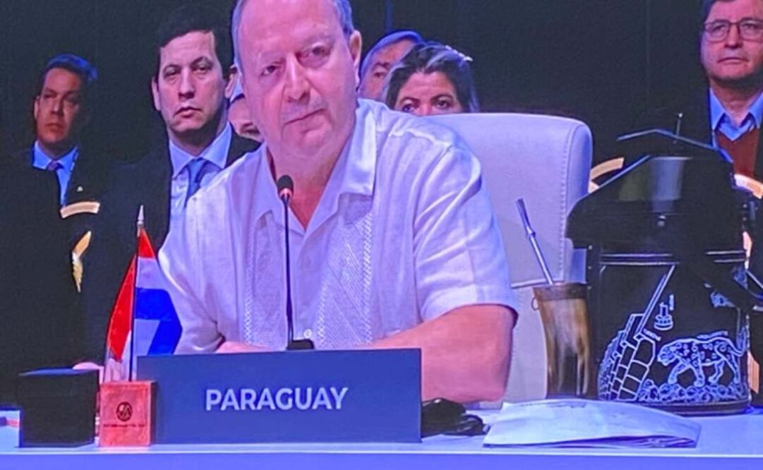El ministro de Economía y Finanzas de Paraguay, Carlos Fernández Valdovino, dijo que estarán muy contentos de recibirlos en su país, que tiene un corazón que late con fuerza y que cada amanecer renueva su vocación de crecer. Foto: Leonor Flores/ EL UNIVERSAL