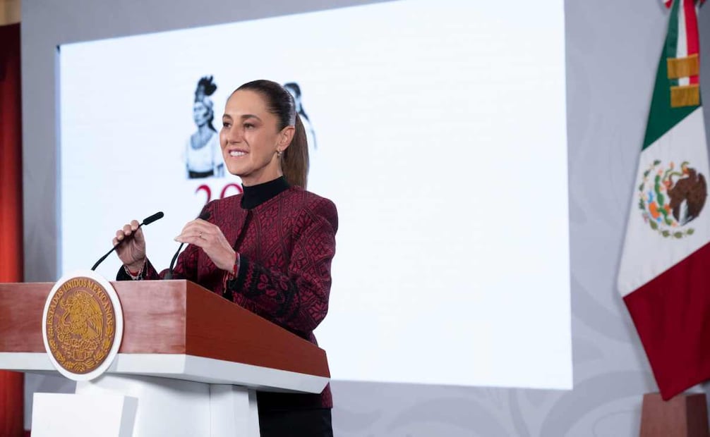 La presidenta Claudia Sheinbaum reveló este martes que busca una llamada con el Papa León XIV para invitarlo formalmente a que visite México. Foto: Presidencia