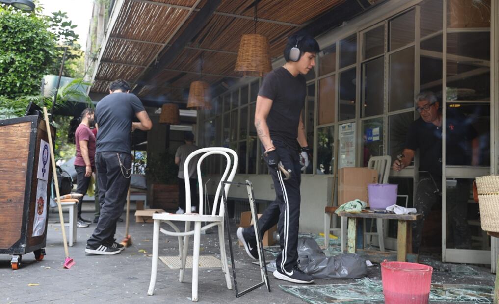 Comercios que fueron vandalizados durante la protesta antigentrificación en las colonias Hipódromo, Juárez, Condesa y Roma en la alcaldía Cuauhtémoc se encuentran cerrados, el 5 de julio de 2025. Foto: Fernanda Zamora/EL UNIVERSAL