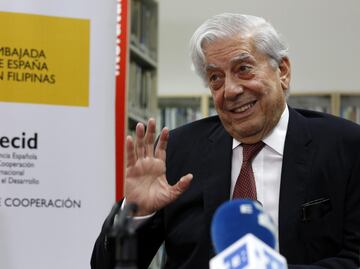 Vargas Llosa, preocupado por "guerra entre libros y pantallas"