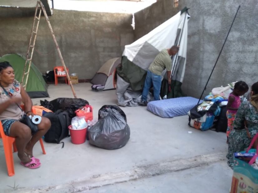 Trasladan a mayoría de haitianos a nuevo refugio en Acuña, Coahuila