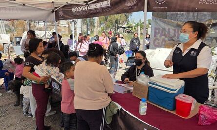 Diputada local de Morena instala puesto de vacunación contra sarampión con su nombre y cargo; "es servir como representantes populares", dice