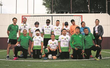 “¿Qué no ves?”, futbolistas ciegos se burlan después de un choque en la cancha