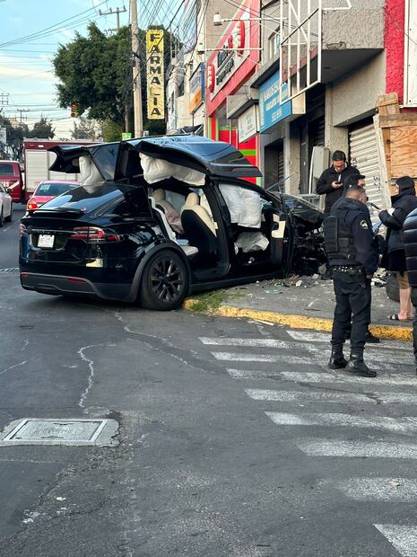 Tesla se estrella en Álvaro Obregón. FOTO: Especial/ EL UNIVERSAL/