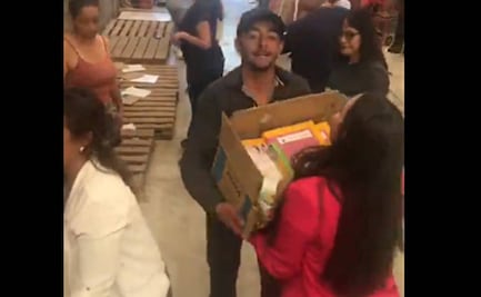 VIDEO: Docentes en Madera, Chihuahua, irrumpen en almacén y liberan libros de texto gratuito de la SEP 