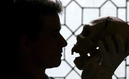 "El eslabón perdido", la historia fallida que trató de conectar la evolución entre primates y humanos