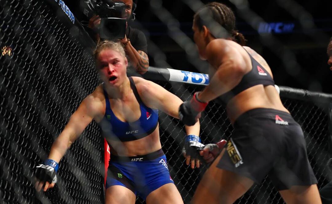 En menos de un minuto, Ronda Rousey fue derrotada vía KO por Amanda Nunes (Foto: Reuters)