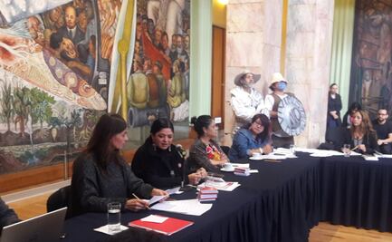 Alejandra Frausto se disculpa por falta de pagos a artistas