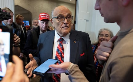 Exalcalde de Nueva York, Rudy Giuliani, sufre accidente automovilístico; termina con una vértebra fracturada
