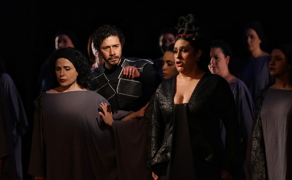 Cuidad de México 19 abril 2024 Aspectos de la opera "El vendedor vencido" que se estreno está noche en el Palacio de Bellas Artes. Foto: Fernanda Rojas/ El Universal