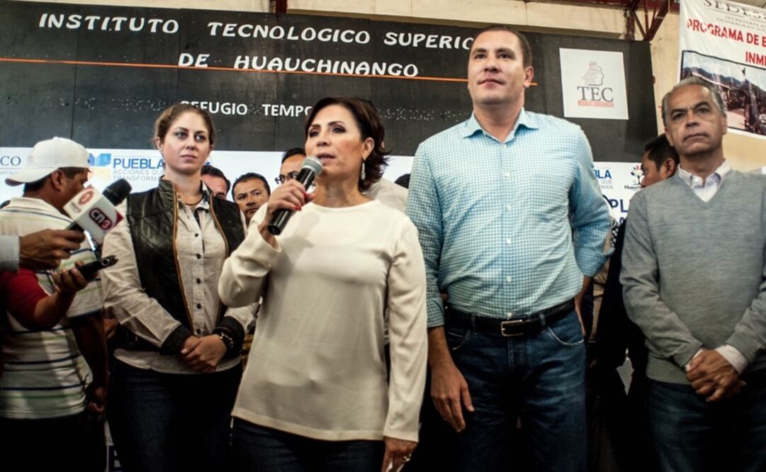 La titular de Sedatu y el mandatario poblano en el Auditorio Municipal del Instituto Tecnológico Superior de Huauchinango. /Especial