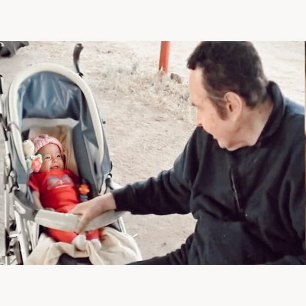 Cómo es por dentro el rancho del abuelo de Ángela Aguilar 