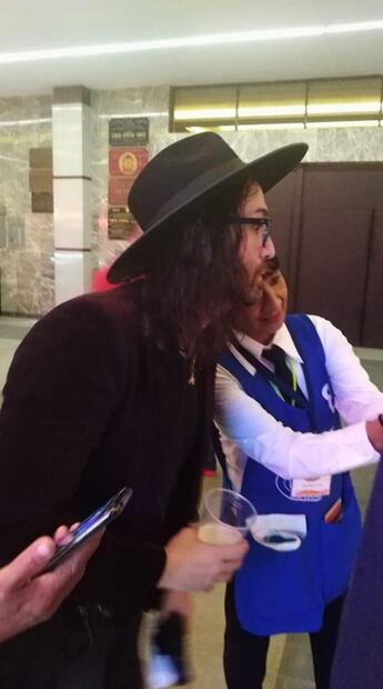 Hijo de John Lennon visita la lucha libre de la Arena México