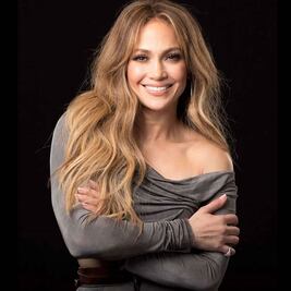 Jennifer Lopez demuestra que no hay edad para usar el neón