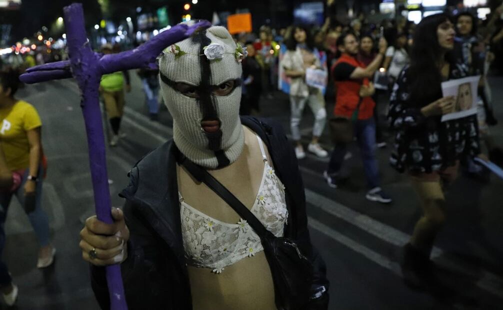 Movilización por el Día Internacional de la Memoria Trans, en la que colectivos partieron del hemiciclo a Juárez al Zócalo capitalino. Foto: Fernanda Rojas / EL UNIVERSAL
