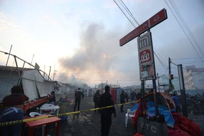VIDEOS Se registra fuerte incendio en asentamiento irregular cerca del Metro Lindavista; no se reportan lesionados