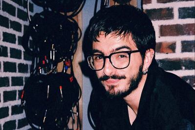 Por vestimenta, niegan entrada a antro de CDMX a Simón de Morat