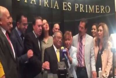 Video. Senadores echan “palomazo” con Manzanero