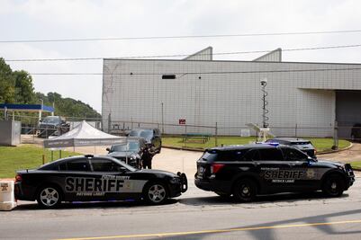 Reportan apuñalamiento masivo en la prisión donde fue fichado Trump; hay un muerto