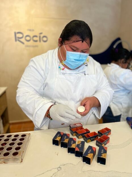 Hijo de AMLO va por nueva tienda de chocolates