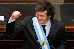Milei considera "válido y lícito" el despliegue de pancarta por las Malvinas en semifinal del Mundial; "las vamos a recuperar", dice