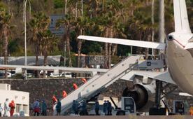 Aterriza avión militar con 14 españoles del crucero afectado por hantavirus; estarán en cuarentena