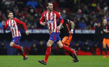 Diego Godín se somete a cirugía tras perder tres dientes  