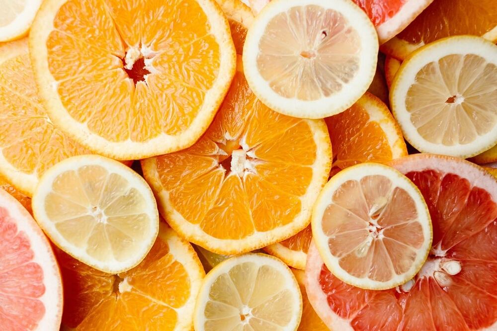 El cuerpo por sí solo no puede producir la vitamina C / Foto: Pexels