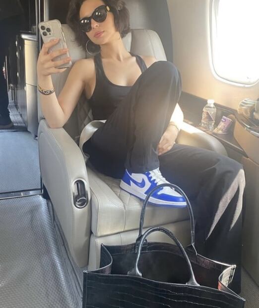 Ángela Aguilar no pierde el estilo ni en pants y coleta