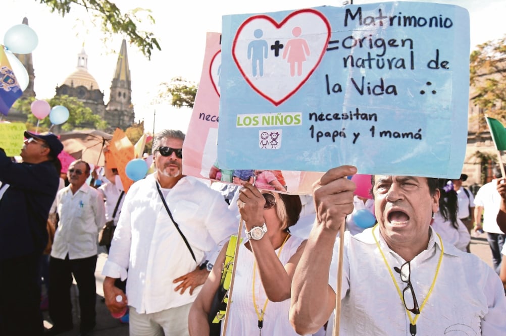 Católicos, evangélicos, mormones, la sociedad civil y ateos marchan hoy en contra de los matrimonios entre homosexuales. Aseguran que “la familia natural” no debe ser afectada por “experimentos” en las leyes (ARCHIVO. EL UNIVERSAL)