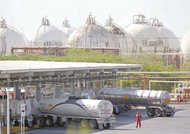 Pemex lleva dos décadas en picada