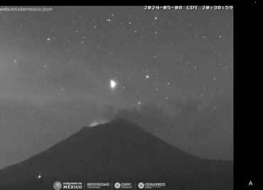 VIDEO: Cámara capta extraño y enorme objeto luminoso muy cerca del volcán Popocatépetl