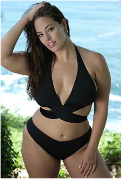 Ashley Graham lanza sensual línea de trajes de baño para chicas curvy