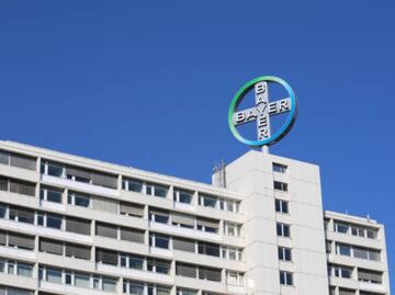 Bayer obligada a compensar con 2 mil 100 mdd en EU por herbicida; Roundup provoca cáncer, alega víctima
