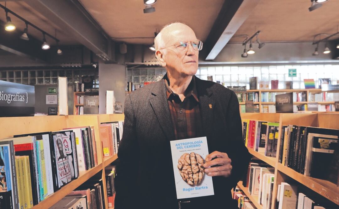 Roger Bartra profundiza en el cerebro. Foto: de AXEL SÁNCHEZ. EL UNIVERSAL