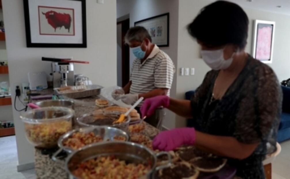 Mexicans give thank-you meal kits to healthcare workers fighting COVID-19