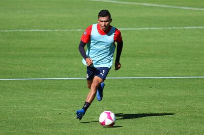 Las Chivas preparan salida de Orbelín Pineda